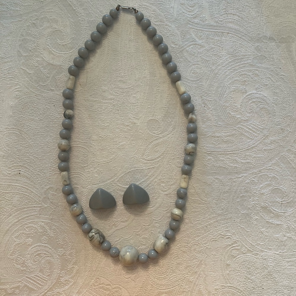 VINTAGE Gray Beaded Necklace And Earrings
Final Markdown - Picture 1 of 4